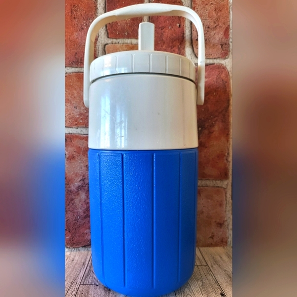 VINTAGE COLEMAN WATER COOLER - Picture 2 of 6